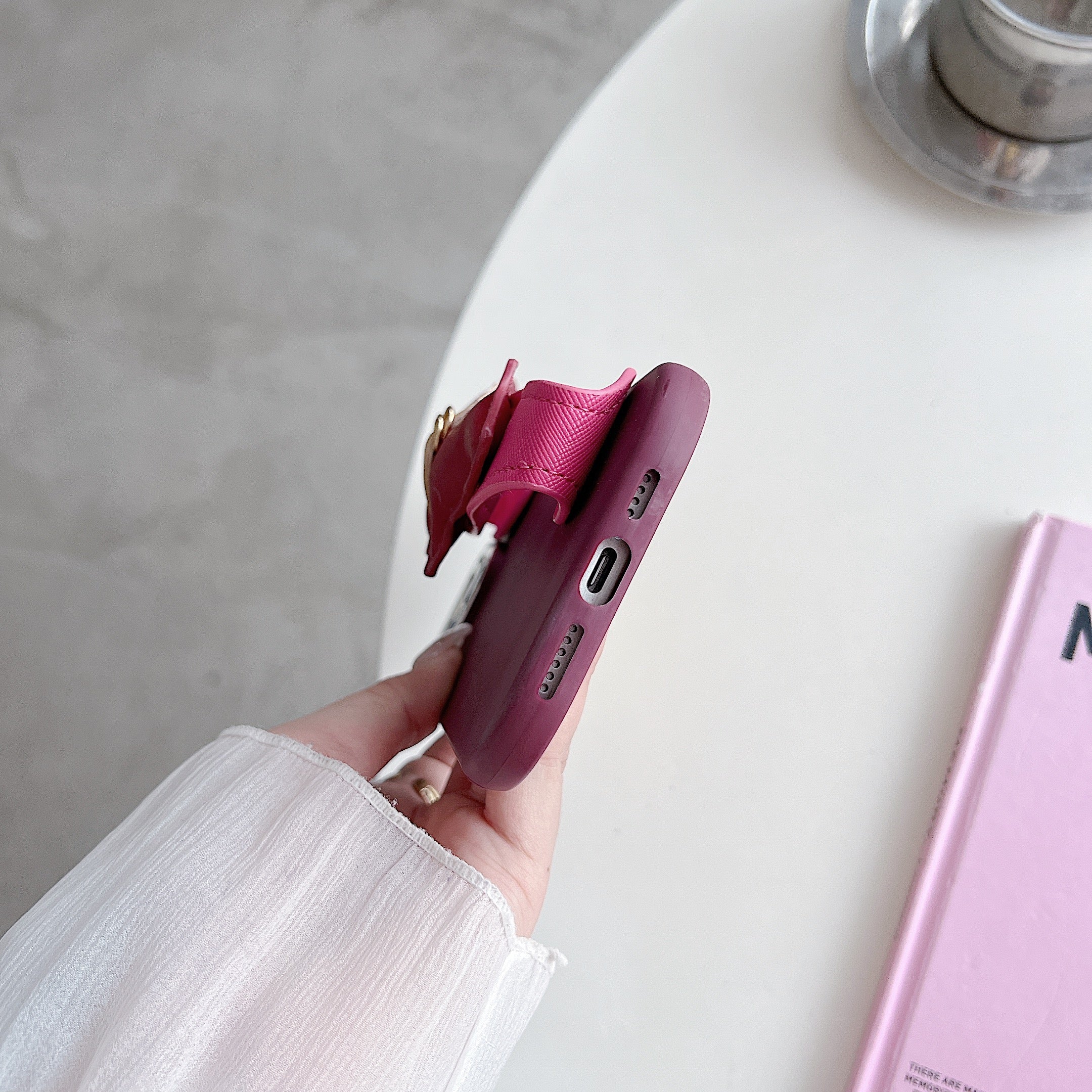 doggy-with-belt-silicon-phone-cases-for-iphone