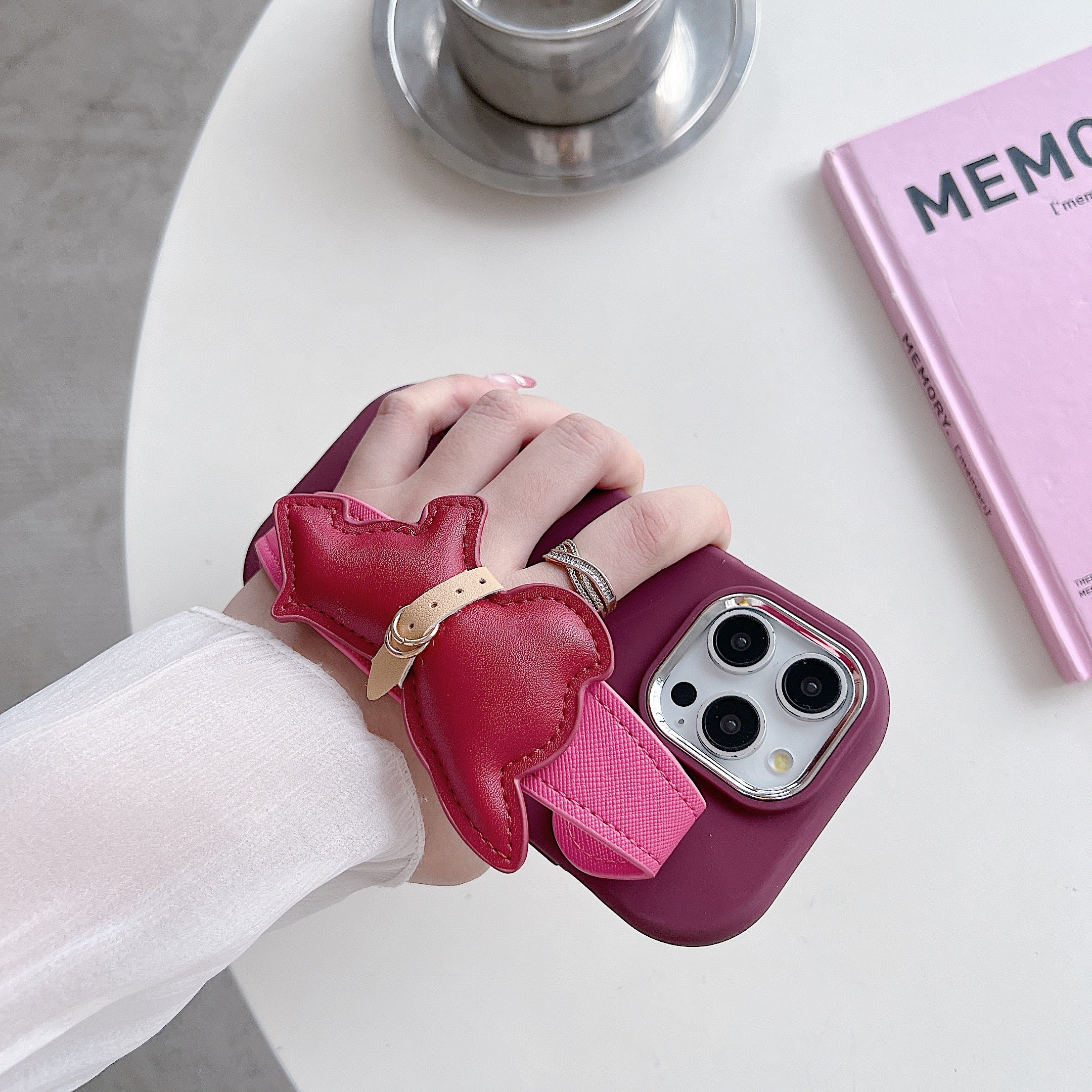 doggy-with-belt-silicon-phone-cases-for-iphone