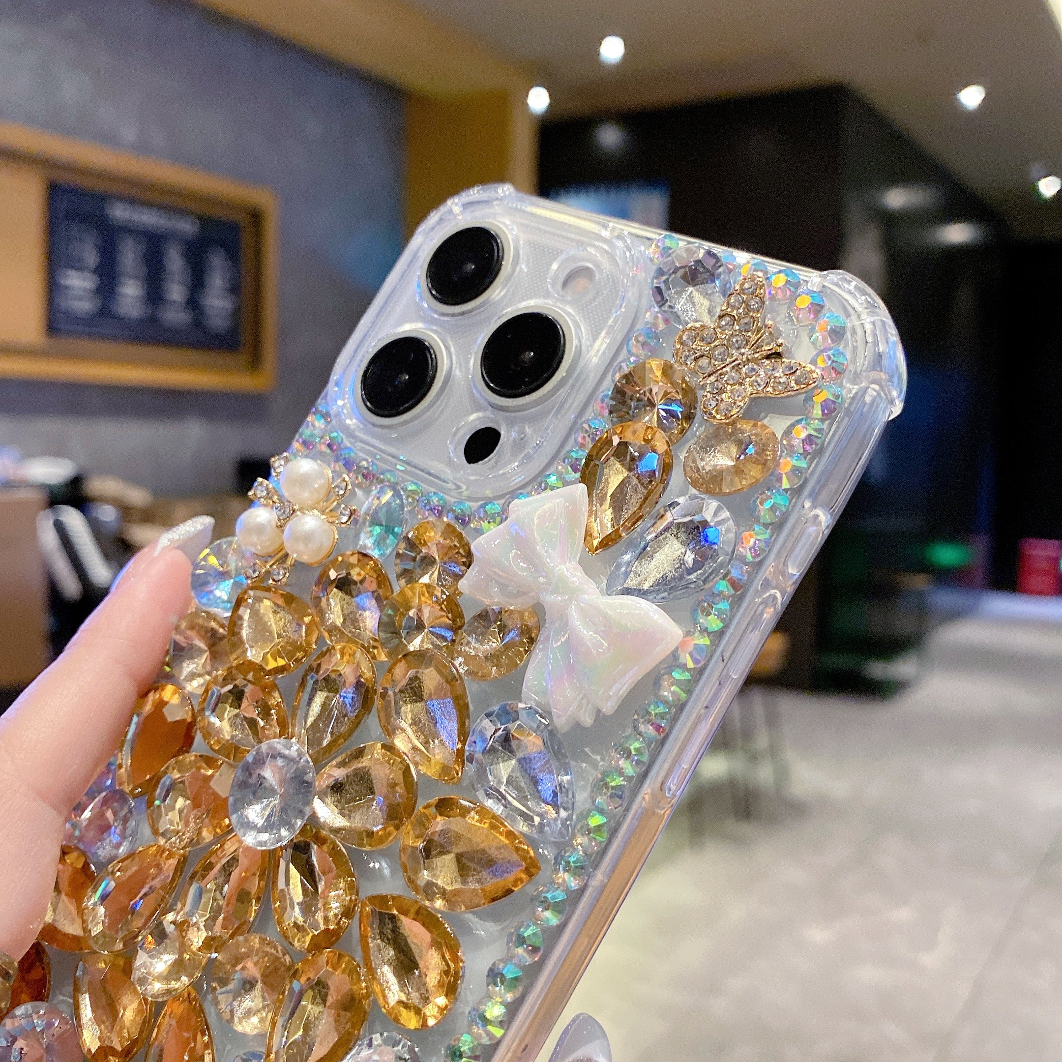 Golden Flower Silicon Phone Cases For iPhone 15