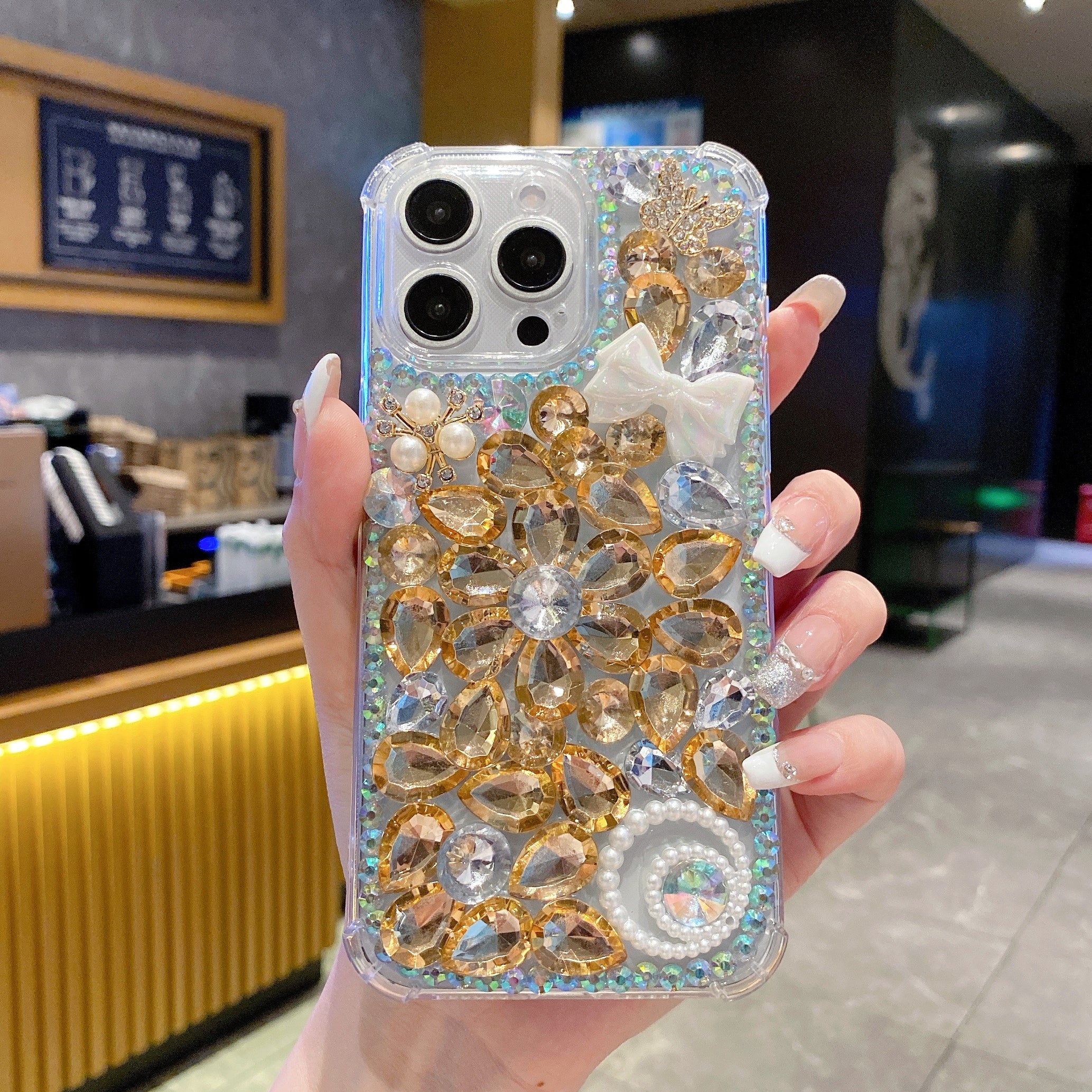 Golden Flower Silicon Phone Cases For iPhone 15