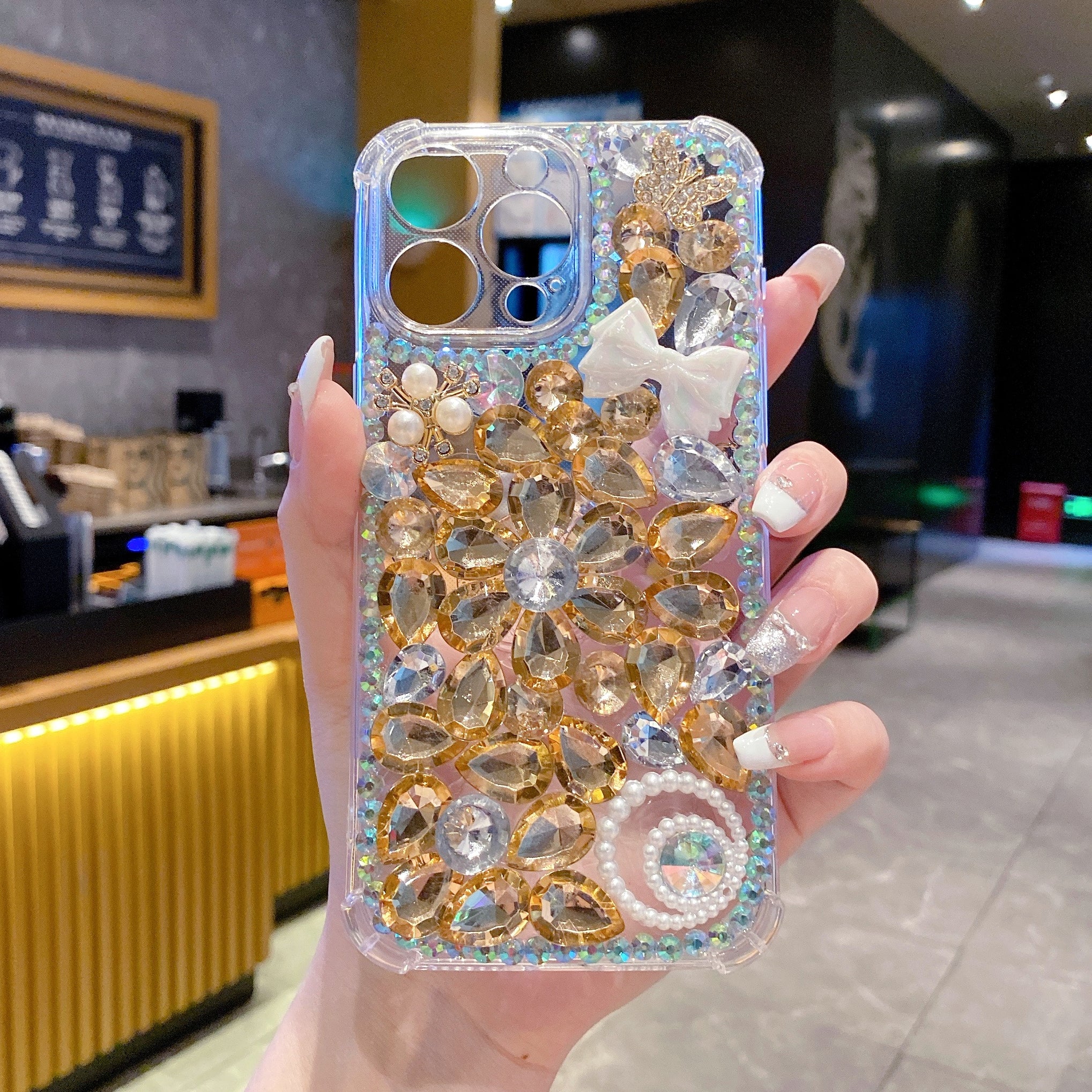 Golden Flower Silicon Phone Cases For iPhone 15