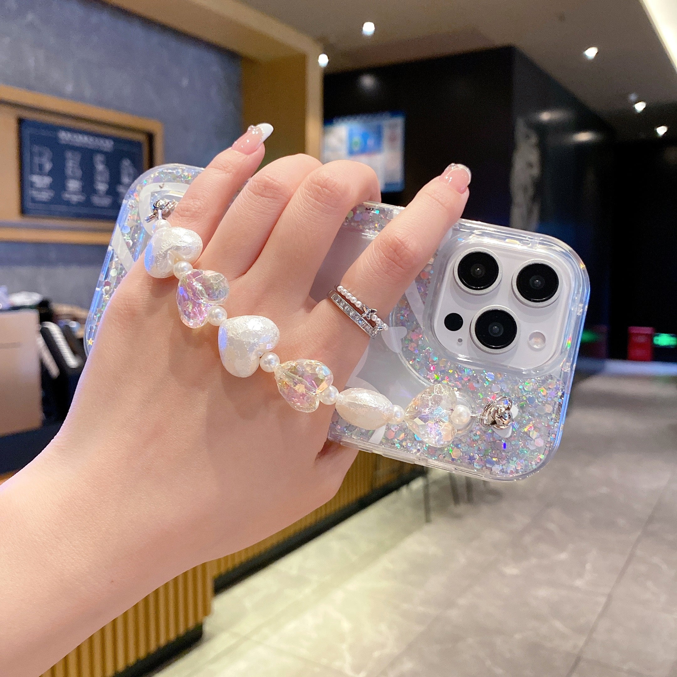 Glitter Heart With Heart Chain Silicon Phone Cases For iPhone 16 Pro Max