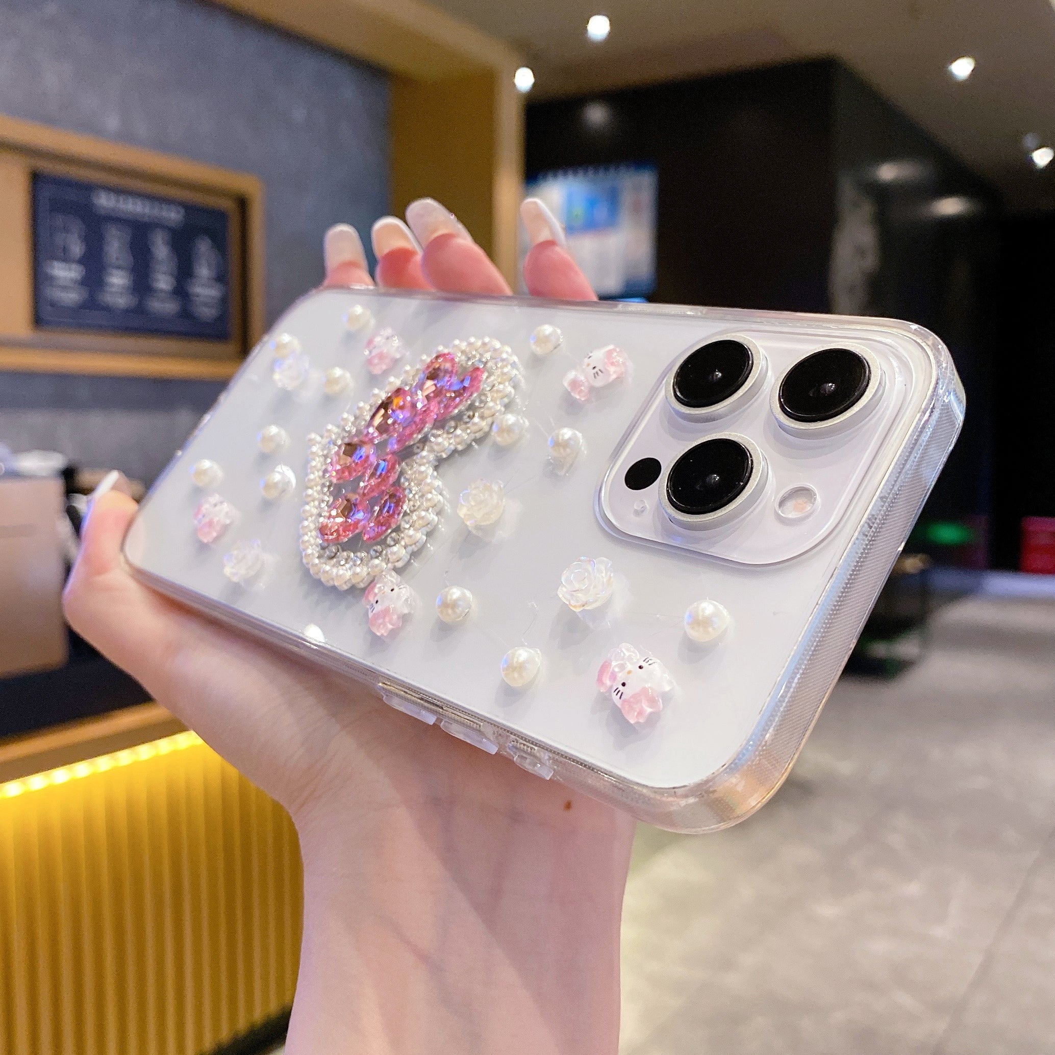 White Peals With Pink Diamond Heart Silicon Phone Cases For iPhone 15 Plus